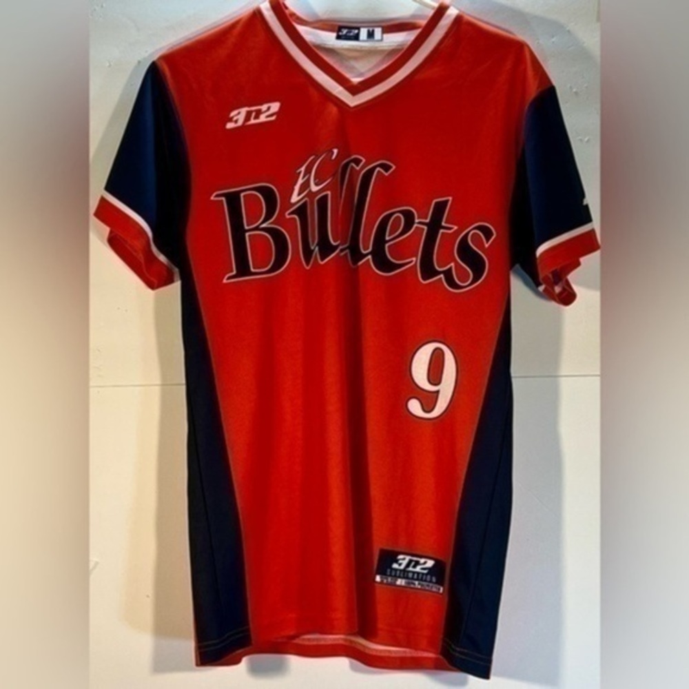 FIVE WOMENS JERSEYS ALL IN GREAT CONDITION